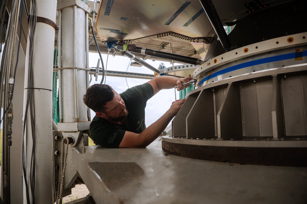 Firefly_Space's tweet image. #BlueGhost's lower deck is undergoing structural testing for Mission 2 to the Moon! Built with the same advanced carbon composites as our launch vehicles, every component of our lunar lander is rigorously tested to endure the extreme conditions from launch all the way to lunar…