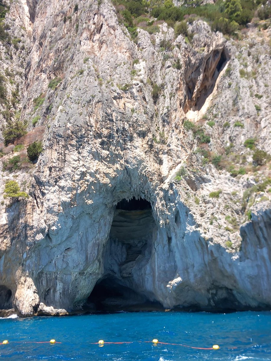 Fabulous last day in Italy, the students have been on a magical boat tour of Capri and shopping time in the wonderful Sorrento!