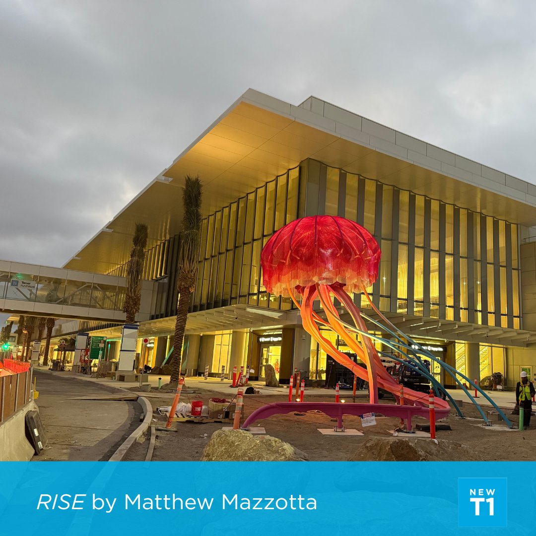 SanDiegoAirport's tweet image. 'RISE' at the #NewT1 by artist Matthew Mazzotta.
Part shade structure, part performance space, the larger-than-life sculpture is inspired by the purple-striped jellyfish Chrysaora colorata found off the San Diego coast. #SANarts #airportart