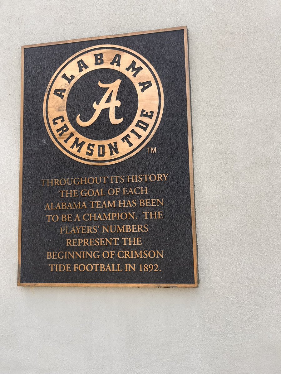 D4our6ix's tweet photo. Just touched down at Bama. Crimson dreams loading… 🐘🏈 #RollTide #RoadToD1 #SlotSniper https://t.co/PZuUXO5XkS