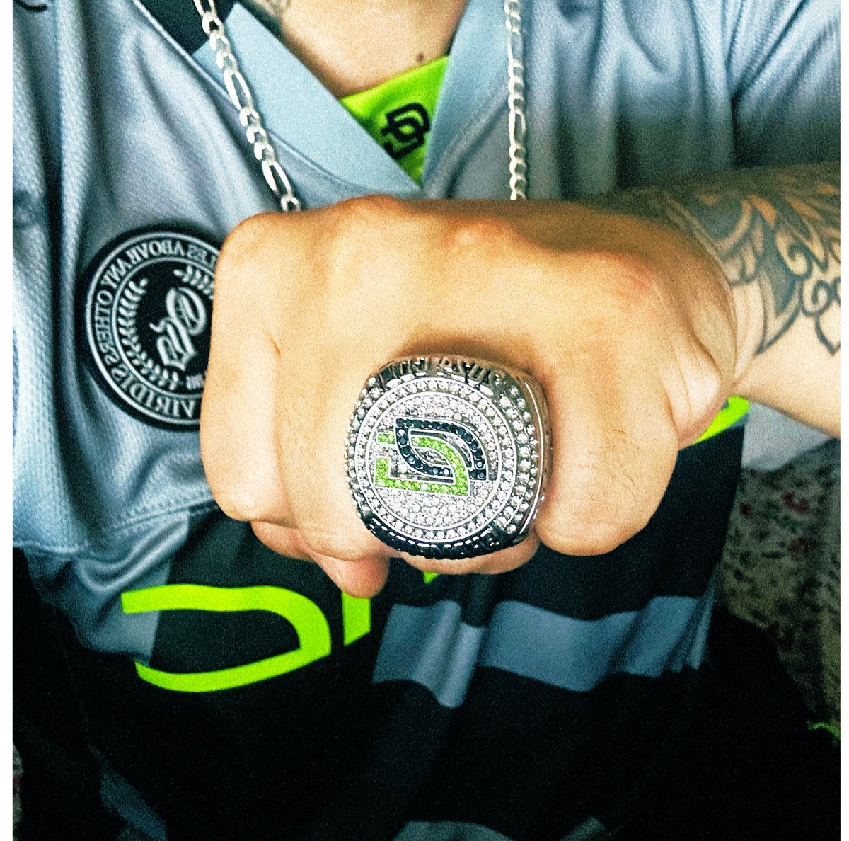 Hyükz 👑 💚 (@junioresp1n0l4) on Twitter photo After a loooong wait it’s finally here 💍💚💚
Need the one for this year and soon the EWC ring..
#brickbybrick
#greenwall
<a href="/OpTic/">OpTic</a> <a href="/H3CZ/">OpTic HecZ</a> <a href="/OpTicUpdate/">OpTicUpdate</a> After a loooong wait it’s finally here 💍💚💚
Need the one for this year and soon the EWC ring..
#brickbybrick
#greenwall
<a href="/OpTic/">OpTic</a> <a href="/H3CZ/">OpTic HecZ</a> <a href="/OpTicUpdate/">OpTicUpdate</a>
