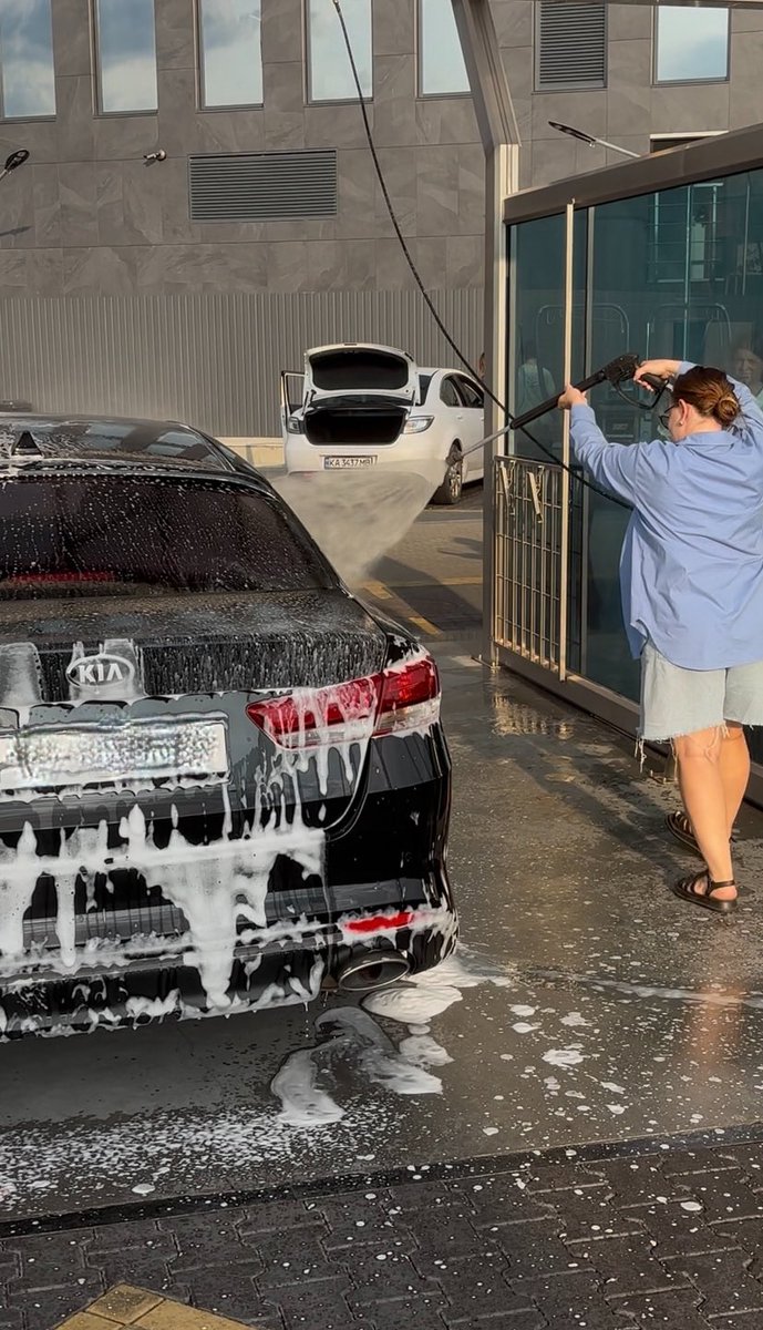 Навчилась їздити на мийку, заправку й макдрайв

Ну що ще треба