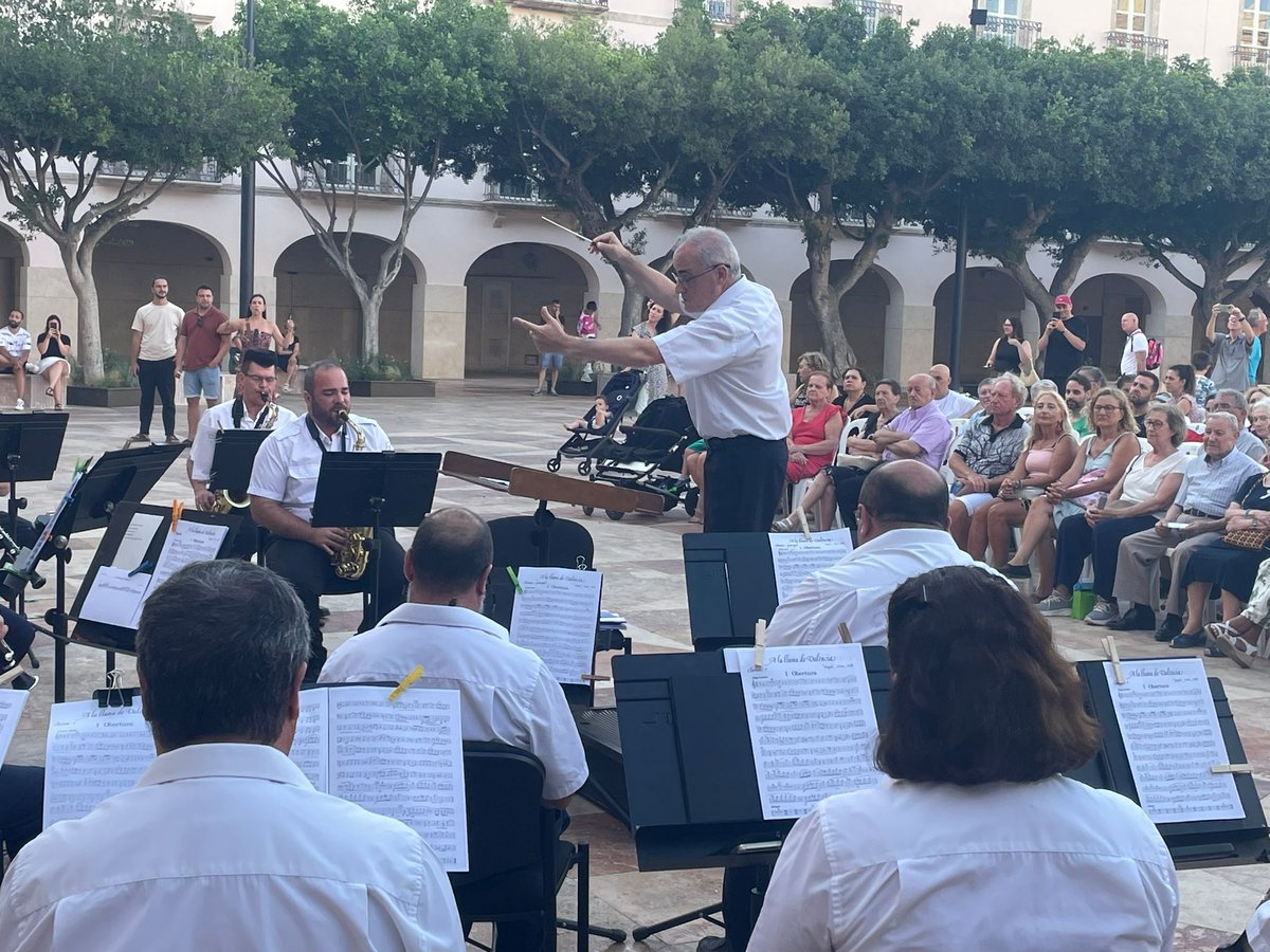 Almería Cultura (@culturalmeria) on Twitter photo 🙌 Bravo a la Banda Municipal, iniciando ahora el ciclo de conciertos de julio en la Plaza de la Constitución. #AlmeriaEsCultura <a href="/aytoalm/">Ayuntamiento de Almería</a> <a href="/WindCruz/">Diego Cruz</a> 🙌 Bravo a la Banda Municipal, iniciando ahora el ciclo de conciertos de julio en la Plaza de la Constitución. #AlmeriaEsCultura <a href="/aytoalm/">Ayuntamiento de Almería</a> <a href="/WindCruz/">Diego Cruz</a>