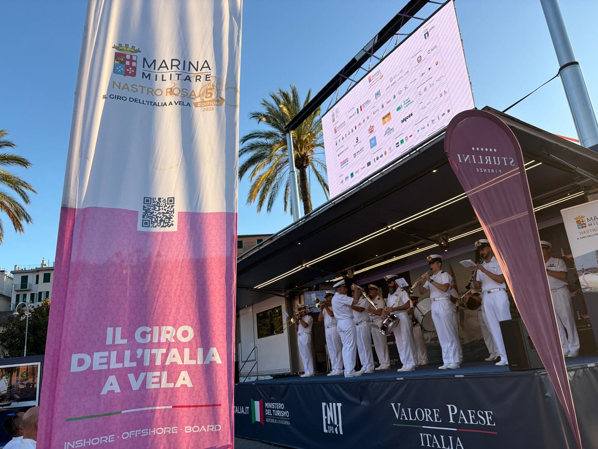 ItalianNavy's tweet image. La fanfara dipartimentale del Comando Interregionale Marittino Nord saluta la città di #Genova, ultima tappa del #MarinaMilitare @nastrorosatour.
Il villaggio di regata sarà aperto fino a domenica 13 luglio al Porto Antico.
Le imbarcazioni Figaro 3 in regata sono attese nella…