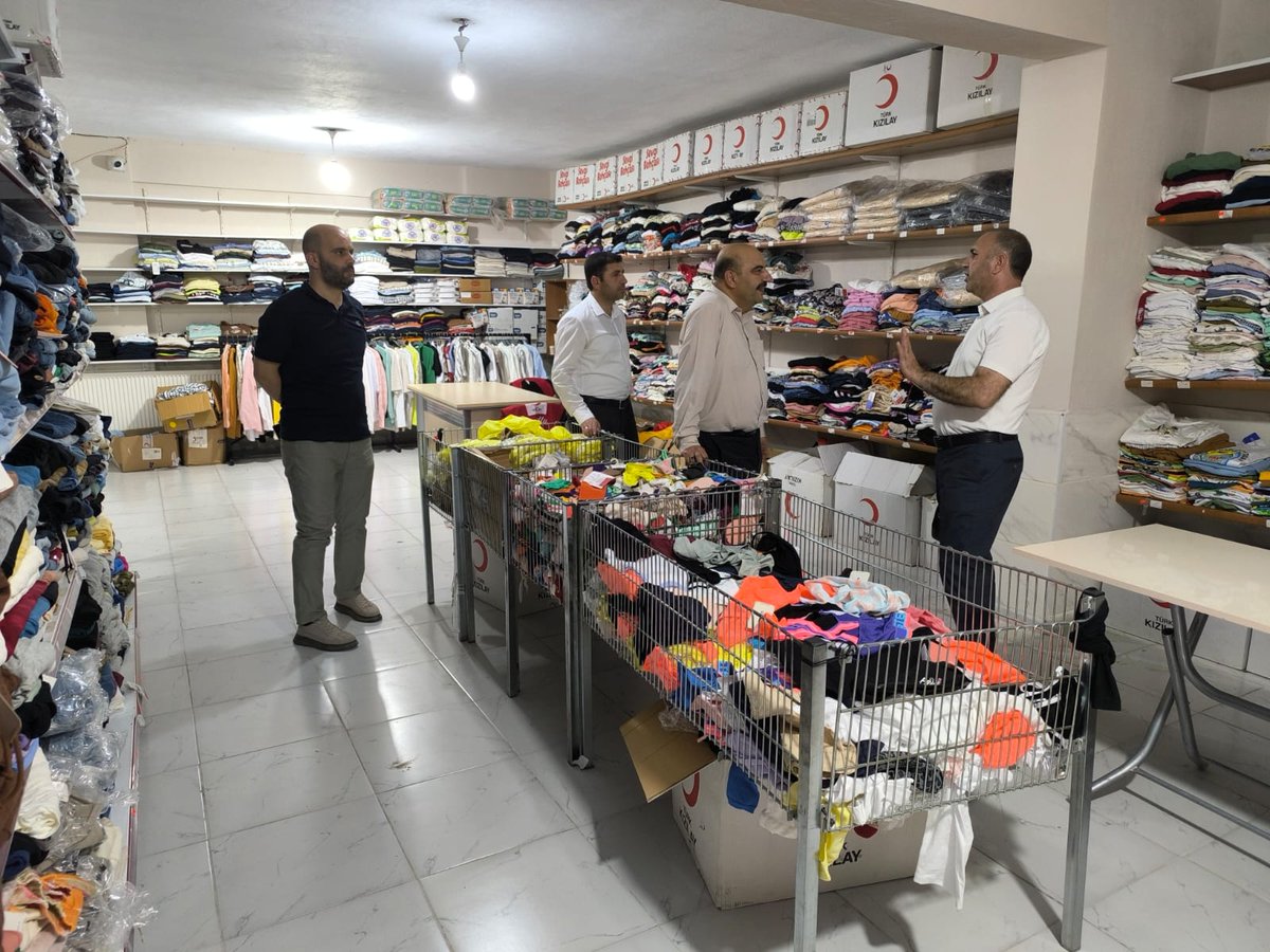 kizilaydiyarbkr's tweet photo. İl Merkezi Başkanımız Sn. Ahmet DEMİREL, Türkiye Kızılay Derneği Ergani Şubemizi ziyaret etti.
Kızılay butiğimizi yerinde inceleyerek yapılan ��alışmalar hakkında bilgi alan başkanımız, Ergani şubemizin temmuz ayı toplantısına başkanlık etti. https://t.co/IpMnoP7QNT