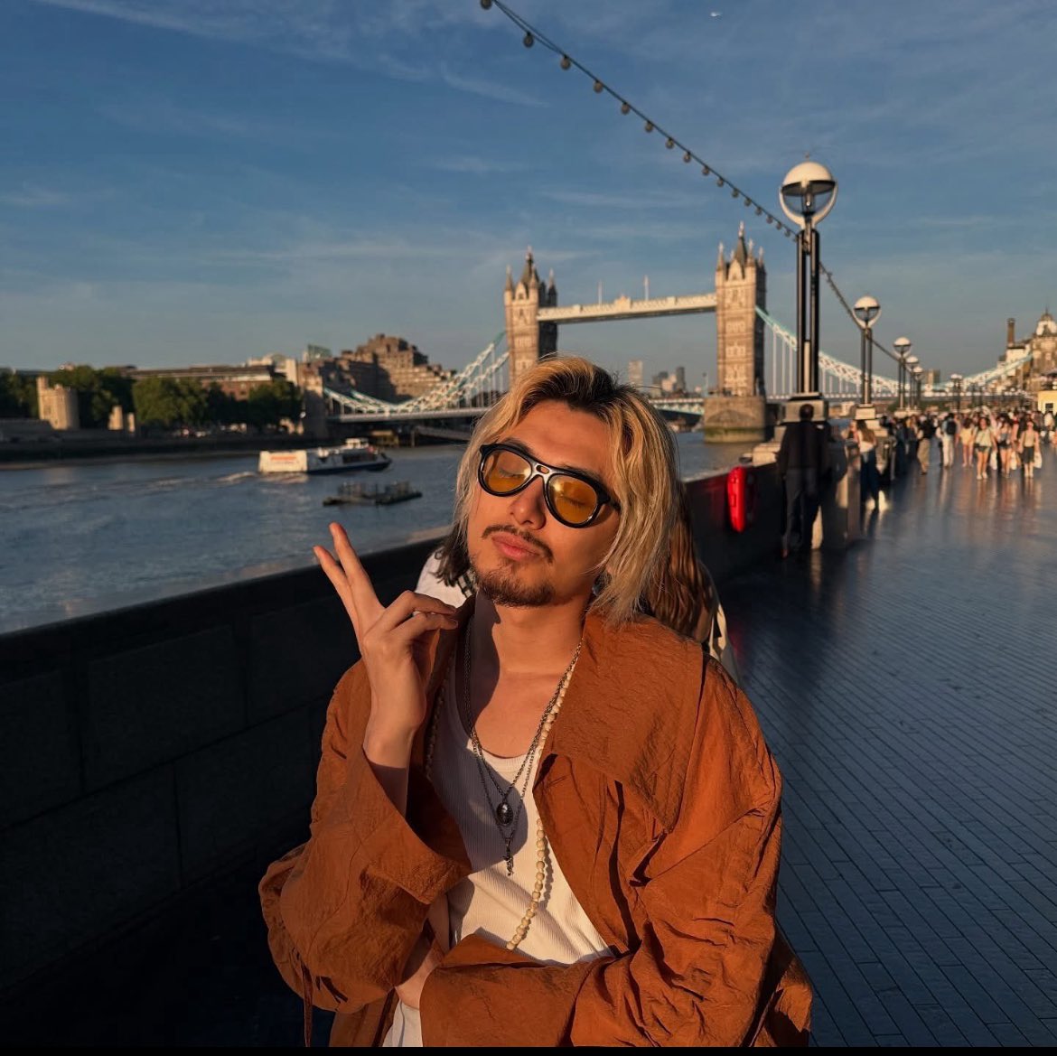 2大推しがロンドンの川沿いが似合う件

#Vaundy
#藤井風