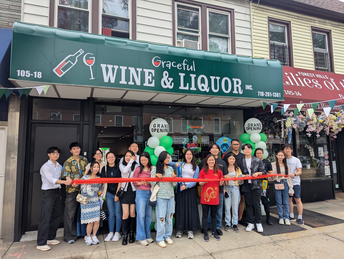 Congratulations to Grace and the team at @gracefulwineandliquor on their beautiful grand opening on Metropolitan Ave in Forest Hills! 🍷✨ Big thanks to Senator Joe Addabbo and Metro Village of Forest Hills for joining us and supporting our thriving small business community. 🙌