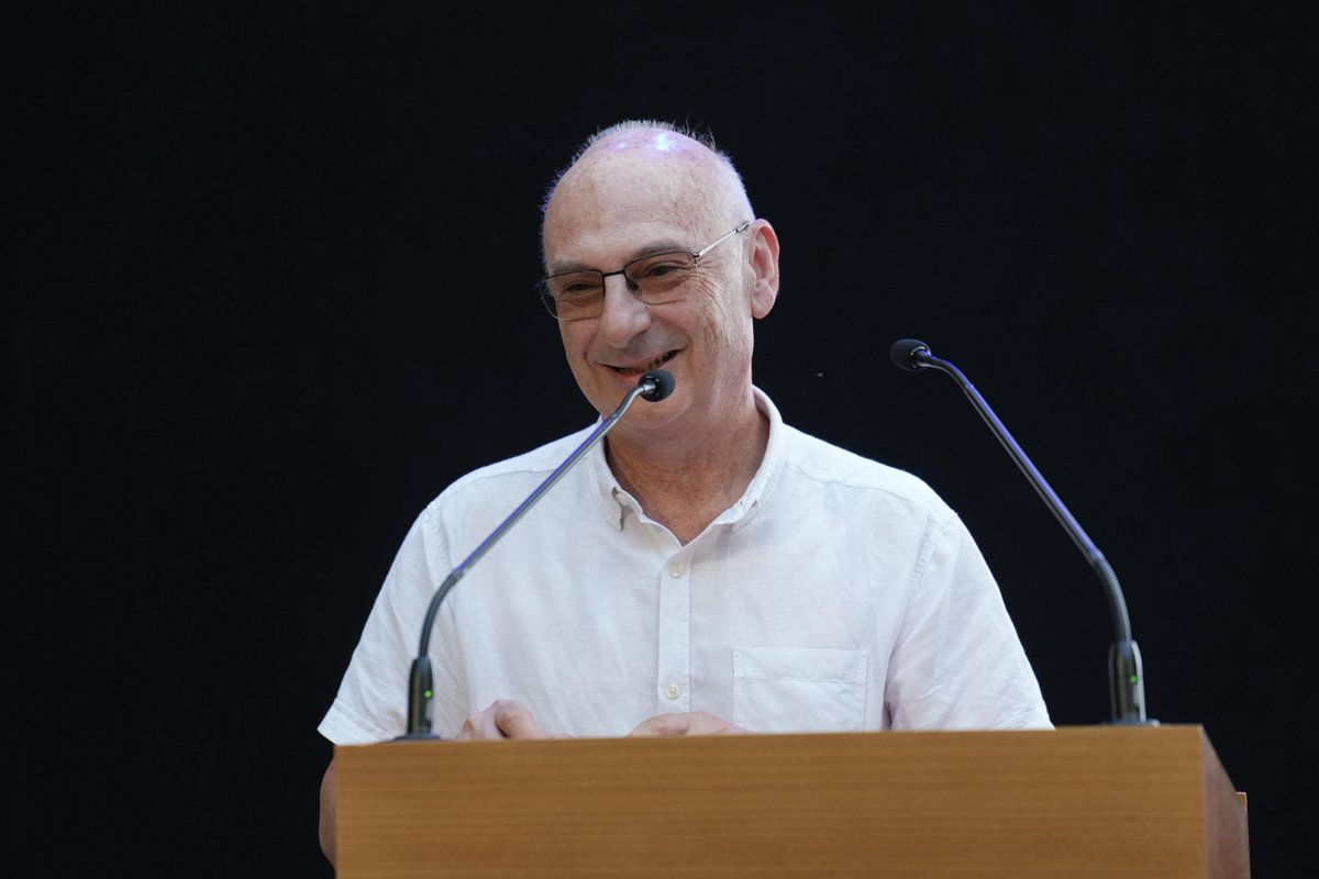 Societat Catalana de Biologia (@scb_iec) on Twitter photo <a href="/rmassonix/">Ramon Massoni Badosa</a> <a href="/irinasalier/">Irina Sarró</a> <a href="/idibgi/">IDIBGI Institut d'Investigació Biomèdica de Girona</a> 🏆Fem entrega del #PremiSCB2025 Leandre Cervera a la #TrajectòriaProfessional a Francisco Juan Martínez Mojica, reconegut internacionalment com un dels pioners en la descoberta i comprensió del sistema #CRISPR @ua_universitat <a href="/rmassonix/">Ramon Massoni Badosa</a> <a href="/irinasalier/">Irina Sarró</a> <a href="/idibgi/">IDIBGI Institut d'Investigació Biomèdica de Girona</a> 🏆Fem entrega del #PremiSCB2025 Leandre Cervera a la #TrajectòriaProfessional a Francisco Juan Martínez Mojica, reconegut internacionalment com un dels pioners en la descoberta i comprensió del sistema #CRISPR @ua_universitat