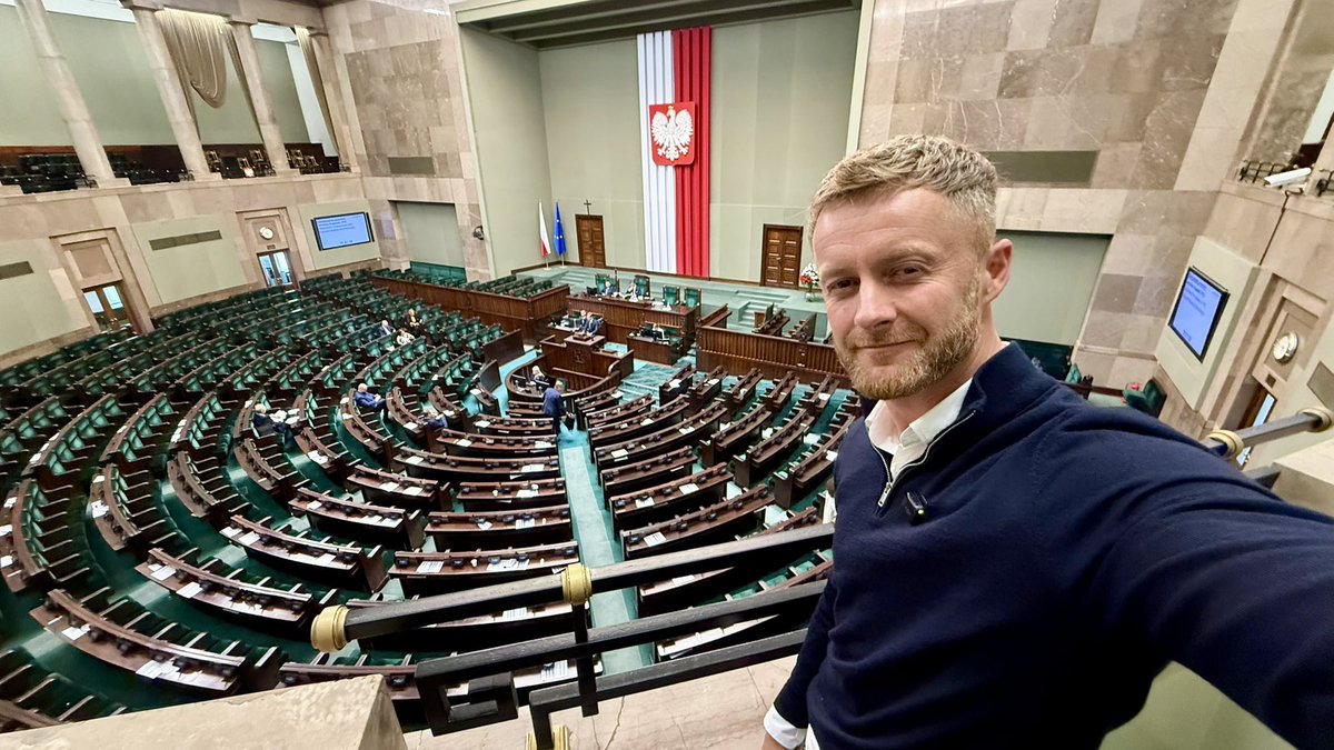 freiformation's tweet image. Raus aus Afghanistan - rein ins polnische Parlament 🇵🇱
Ich befinde mich mitten im Herzen der Partei Konfederacja - dem polnischen Pendant zur AfD. Engster Politikerkreis, klare Worte, scharfe Haltung. Thema: Illegale Migration, Gewalt und warum Polen einen anderen Weg geht.…