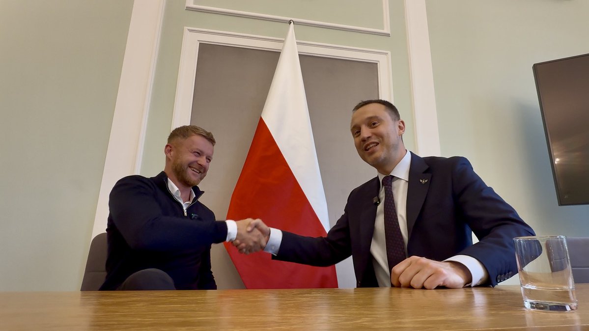 freiformation's tweet image. Raus aus Afghanistan - rein ins polnische Parlament 🇵🇱
Ich befinde mich mitten im Herzen der Partei Konfederacja - dem polnischen Pendant zur AfD. Engster Politikerkreis, klare Worte, scharfe Haltung. Thema: Illegale Migration, Gewalt und warum Polen einen anderen Weg geht.…
