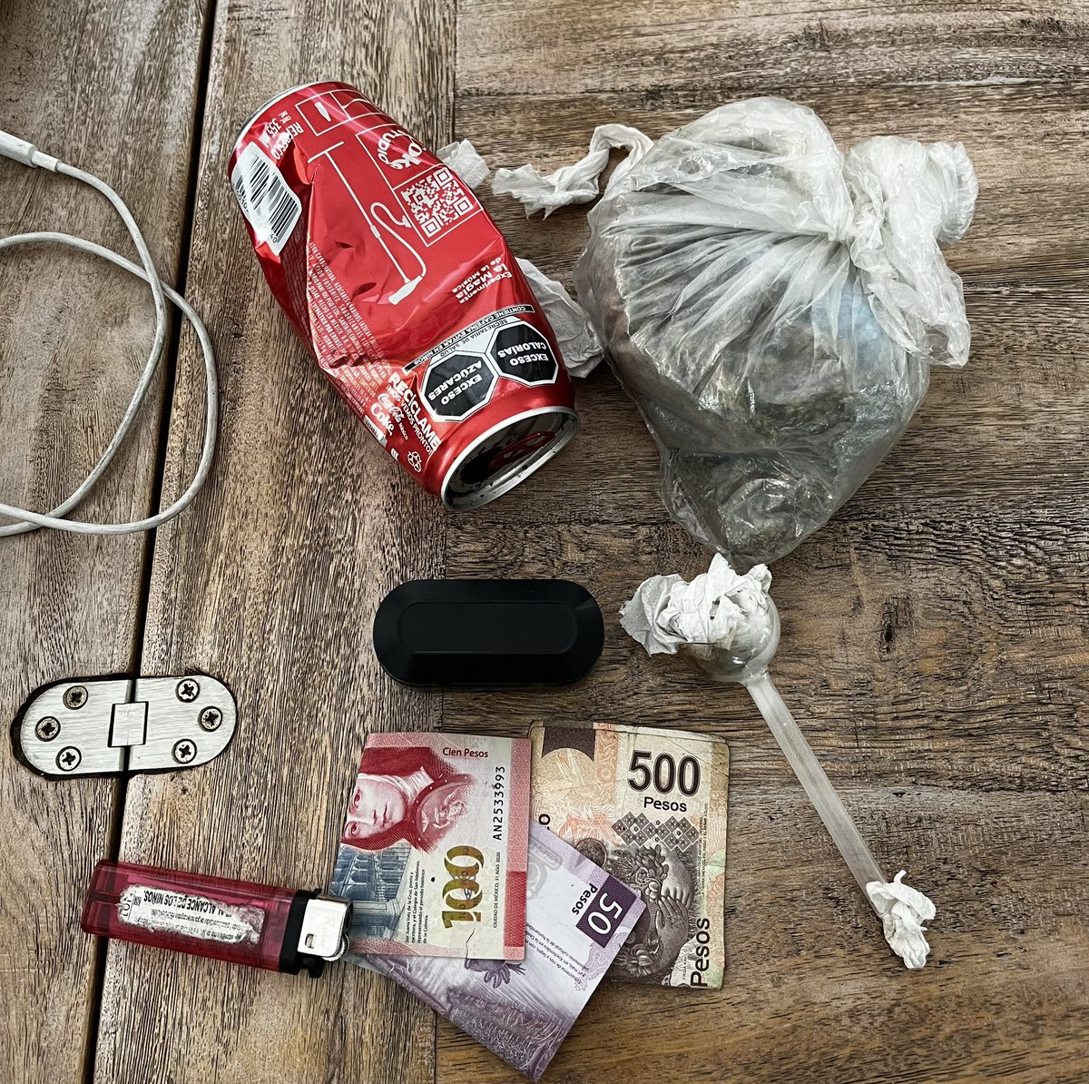 arnemx's tweet image. Si conocen a Emiliano Vega Sandoval, hijo de la señora Guadalupe Sandoval, de Jilotepec Estado de México, díganle que después de meterse en mi propiedad y robar cosas, se le cayó su mochila en la huida.

#JovenesConstruyendoElFuturo