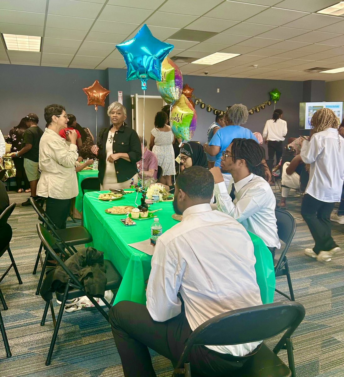 RepRashida's tweet image. So proud of our YouthBuild graduates in Detroit! These students are young leaders who are building up their futures and our city. From repairing homes to earning their certification, they’ve shown what’s possible when we invest in our youth. Detroit is better because of them.