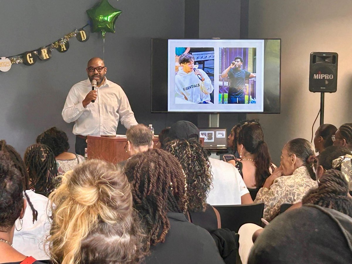 RepRashida's tweet image. So proud of our YouthBuild graduates in Detroit! These students are young leaders who are building up their futures and our city. From repairing homes to earning their certification, they’ve shown what’s possible when we invest in our youth. Detroit is better because of them.