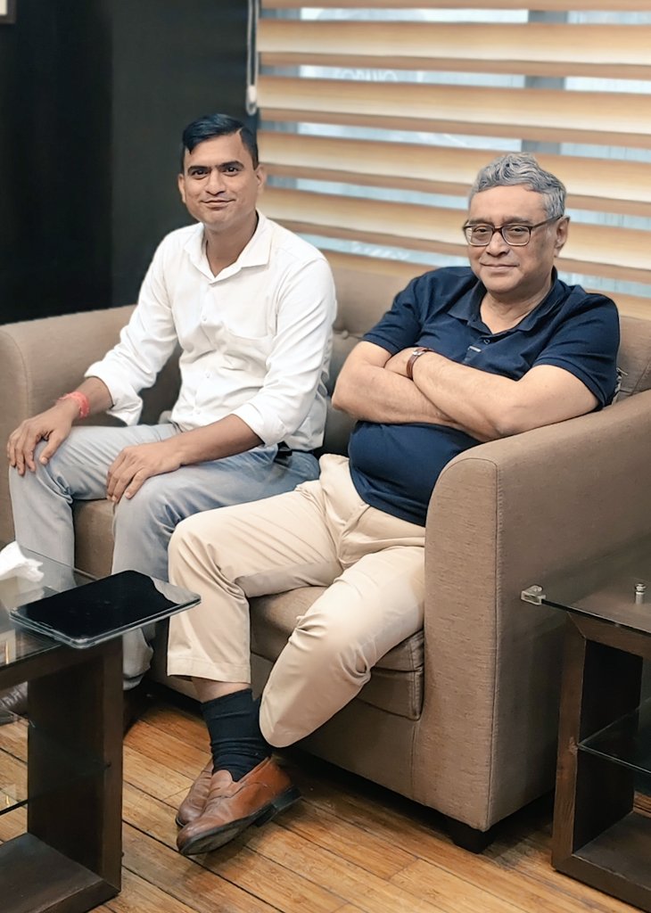 Vimal Kumar🇮🇳 (@vimalku02983019) on Twitter photo গুরু ব্রহ্মা গুরু বিষ্ণু
গুরু দেব মহেশ্বর
গুরু সাক্ষাৎ পরমব্রহ্ম
তস্মৈ শ্রী গুরবে নমঃ🙏🏻
আজ গুরু পূর্ণিমা উপলক্ষে Sri <a href="/swapan55/">Swapan Dasgupta</a> দাদা কে প্রণাম করে আশীর্বাদ পেলাম🙏🙏🙏 গুরু ব্রহ্মা গুরু বিষ্ণু
গুরু দেব মহেশ্বর
গুরু সাক্ষাৎ পরমব্রহ্ম
তস্মৈ শ্রী গুরবে নমঃ🙏🏻
আজ গুরু পূর্ণিমা উপলক্ষে Sri <a href="/swapan55/">Swapan Dasgupta</a> দাদা কে প্রণাম করে আশীর্বাদ পেলাম🙏🙏🙏