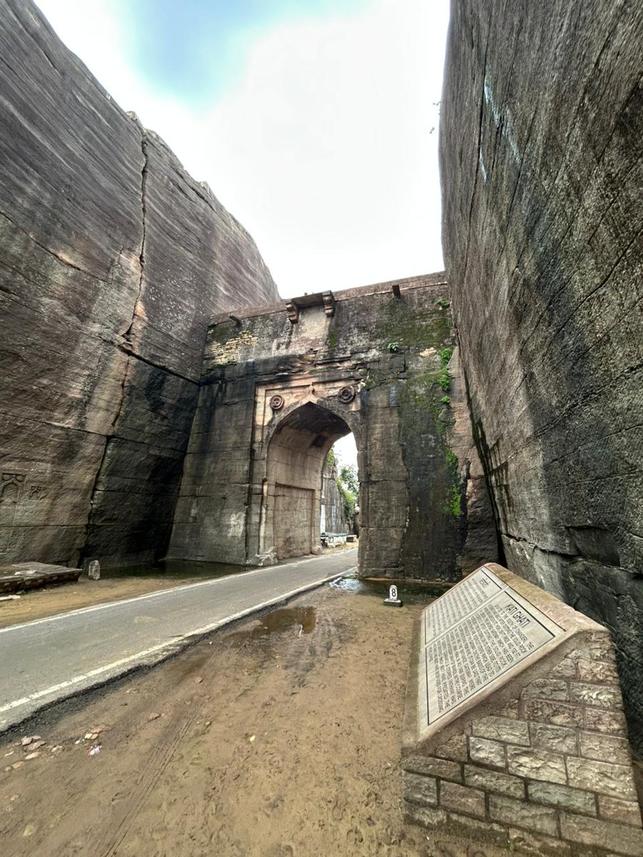 त्र tweet media