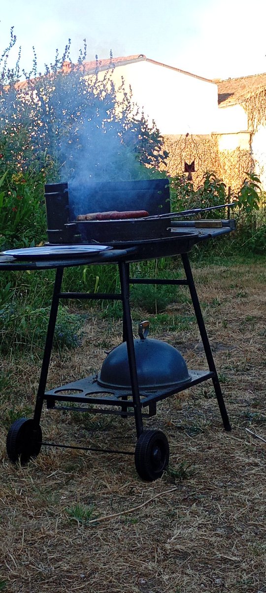chris40851's tweet photo. J'ose le #barbec' ?
Beh oui. https://t.co/QHnB7x5F2h