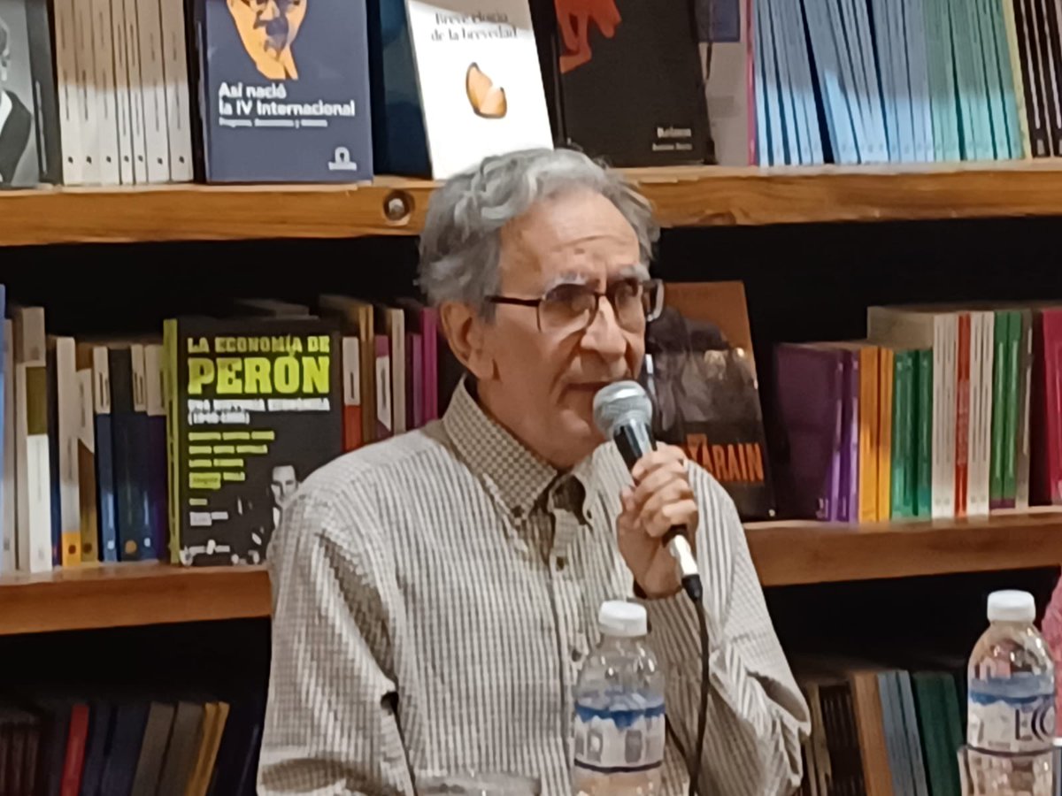 O autor entre hermanos! 
Mesa de bate-papo para divulgação do meu romance,  Libro de los Ciegos, traduzido pela editora e livraria Caburé, em Buenos Aires.