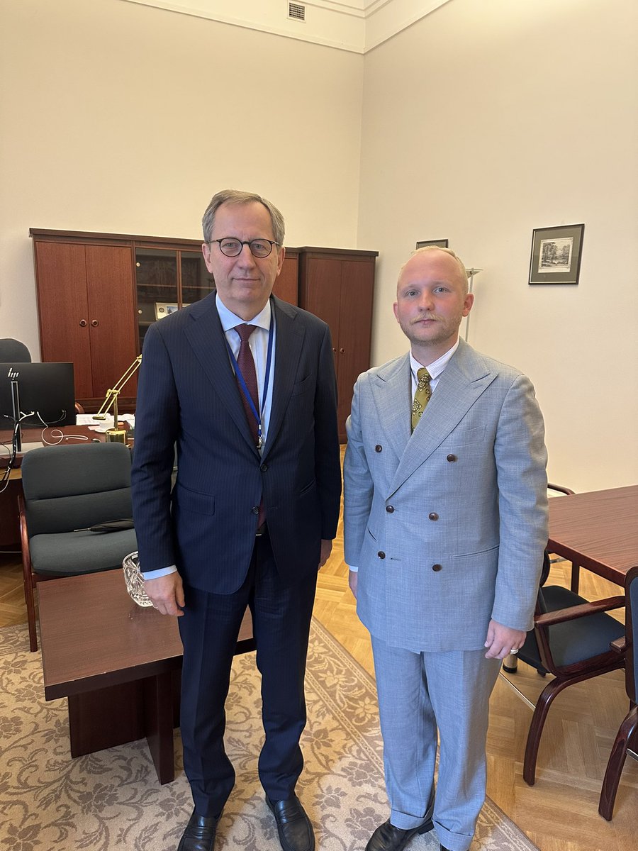 Dz_Kuchynski's tweet image. Met with our longstanding friend @DMatulionis, NSA to @GitanasNauseda. Conveyed @Tsihanouskaya deep thanks for 🇱🇹President’s strong leadership in supporting ⚪️🔴⚪️.
Talked countering Lukashenka’s destabilizing actions, his backing of 🇷🇺 war vs 🇺🇦& boosting pressure on 🇧🇾 regime.