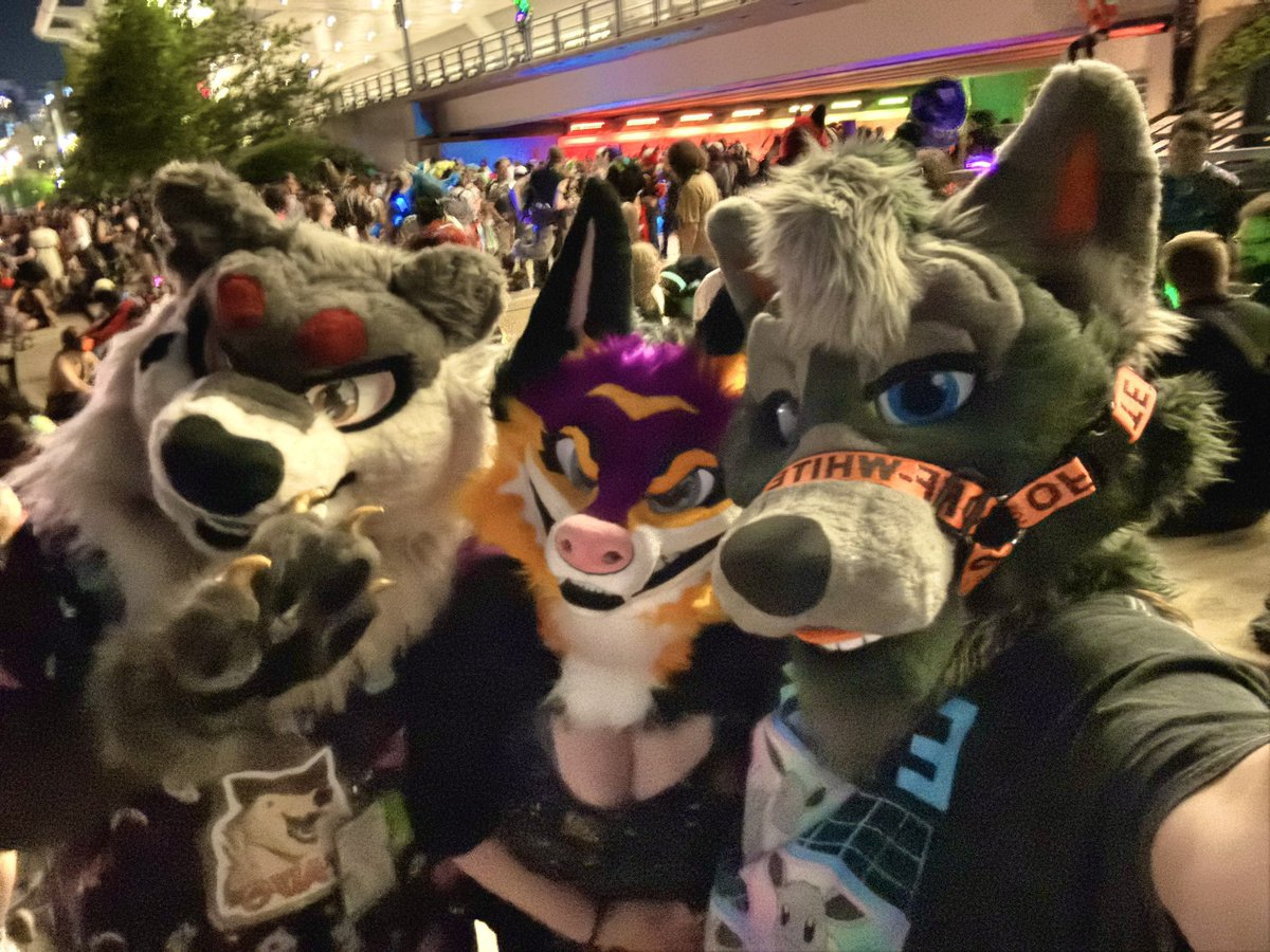 Bluff 💦 🔜 FWA (@bluffsknot) on Twitter photo had an amazing time at anthrocon with my partner & made some new friends :)
📸 <a href="/ZZombieKittyAD/">ZZombie ฅ^•ﻌ•^ฅ</a>
💕 <a href="/KnottyNebula/">✨KnottyNebula✨➡️AC</a>
w/ <a href="/chuwuvy/">Doug 🔞</a> & @beararmsakita had an amazing time at anthrocon with my partner & made some new friends :)
📸 <a href="/ZZombieKittyAD/">ZZombie ฅ^•ﻌ•^ฅ</a>
💕 <a href="/KnottyNebula/">✨KnottyNebula✨➡️AC</a>
w/ <a href="/chuwuvy/">Doug 🔞</a> & @beararmsakita