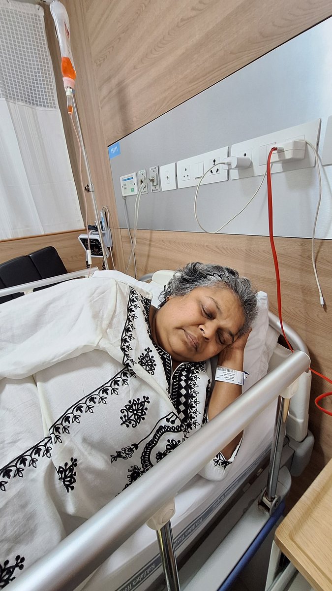 PournimaKatkar's tweet image. सोमवार दि.७ जुलै, २०२५ रोजी सध्याच्या सत्रातील चौथे तर एकूणच आठवे केमोथेरपी उपचार पार पडले.!

#WeWillRiseAgain #PournimaKatkar #Pvk #ChemoTherapy #Cancer #CancerFighter #BilateralAmputee