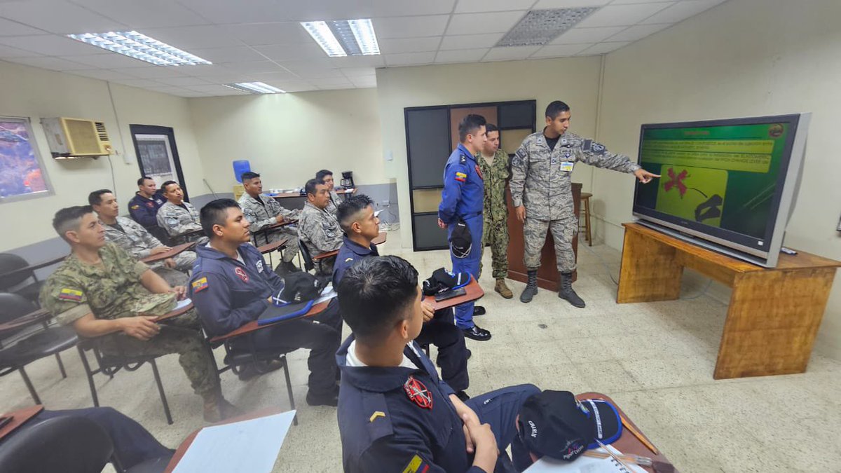 El personal del Grupo Logístico del Ala de Combate Nro. 22, junto con personal Naval culminó satisfactoriamente el curso teórico-practico, “BELL 206 Series Component Overhault”, fortaleciendo sus competencias para la inspección, mantenimiento, desensamblaje y ensamblaje de los