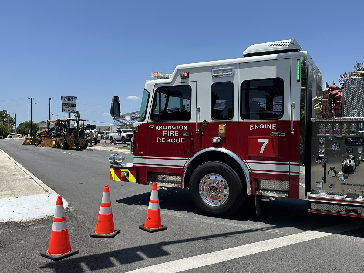 🚧 ROAD CLOSURE ALERT 🚧

Arlington Fire crews are currently responding to an 8-inch main gas leak between Arkansas Lane and San Diego Drive. As a result, Arkansas Lane is temporarily closed while operations are underway.