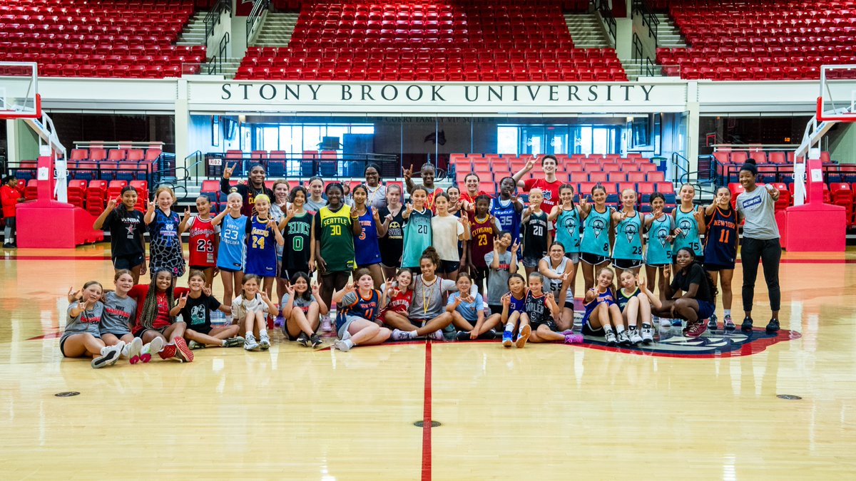 StonyBrookWBB's tweet image. Closing out camp week ⛺️

We had so much fun all week long with our future Seawolves 🤘
