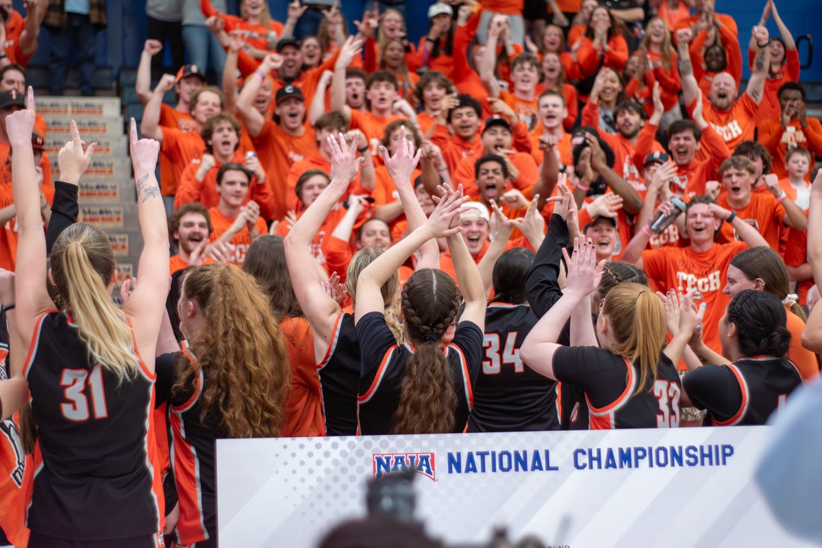 INTechWBB's tweet image. It’s Throwback Thursday and we are throwing it back to a special memory from season in our first round at the NAIA national tournament where we matched up with our cross town rivals in a battle of Fort Wayne that ended in a 64-60 win Warriors on top!!!#techyeah🧡🖤