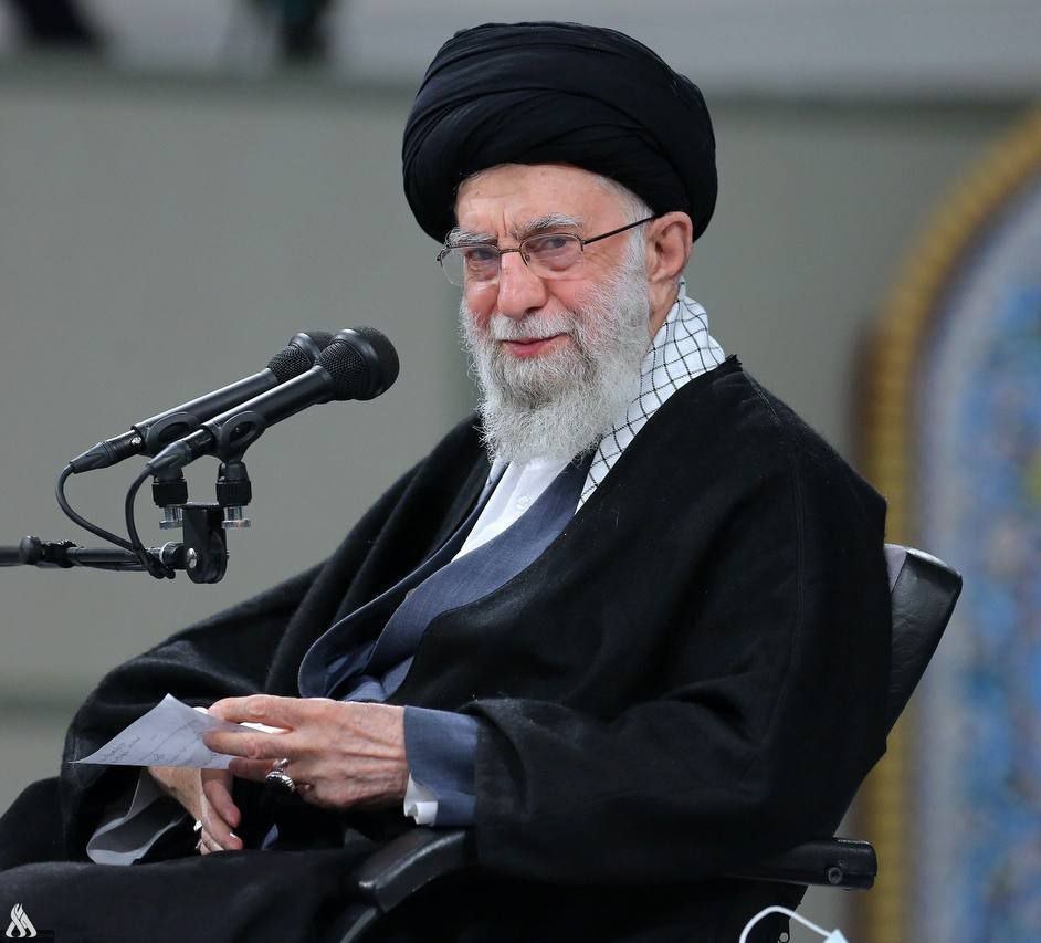 🎖️ 🎖️

رئيس مجلس الشورى الإيراني محمد باقر قاليباف:

القائد العام للقوات المسلحة الإمام اية الله علي الخامنئي (دام ظله) أخرج القوات المسلحة من حالة الصدمة في غضون ساعات قليلة بعد العدوان الصهيوني؛ كان في غرفة العمليات كما في عام ١٩٧٠، وقدم توجيهاته للقادة شخصيًا.