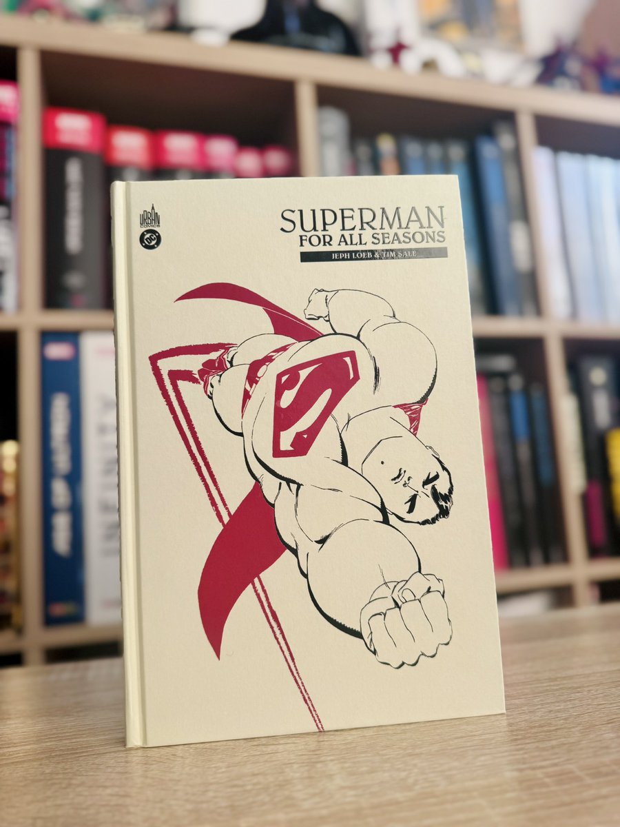 ComicsParty's tweet photo. Une très belle édition pour ce « #Superman for All seasons » par Jeph Loeb et Tim Sale. On y suit Clark Kent de sa jeunesse à Smallville à son accomplissement en tant que héros. https://t.co/pkZyXhP59k