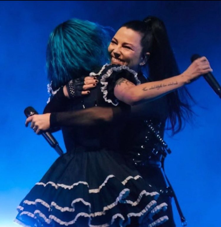 halseylnation's tweet image. On May 14, 2025, Halsey achieved the most-attended and highest-grossing concert of her career, with 16,016 tickets sold and $1.422 million in revenue at the Hollywood Bowl in Los Angeles, as part of the “For My Last Trick: The Tour.