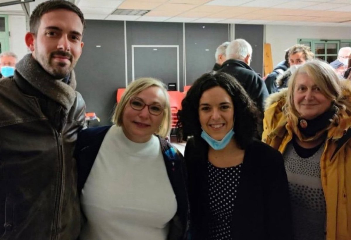 Non seulement Le Parisien cache que ce pedophile des plus monstrueux était candidat LFI, mais en plus coupe la photo originale pour ne pas montrer <a href="/ManonAubryFr/">Manon Aubry</a> !