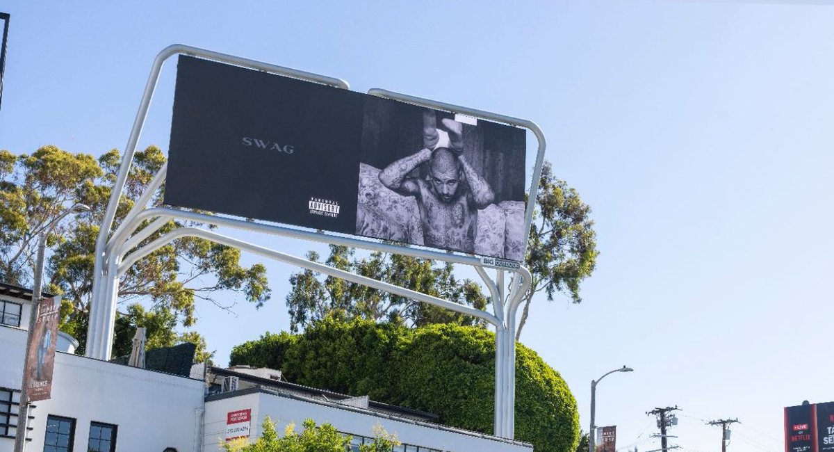 JUSTIN BIEBER IS BACK