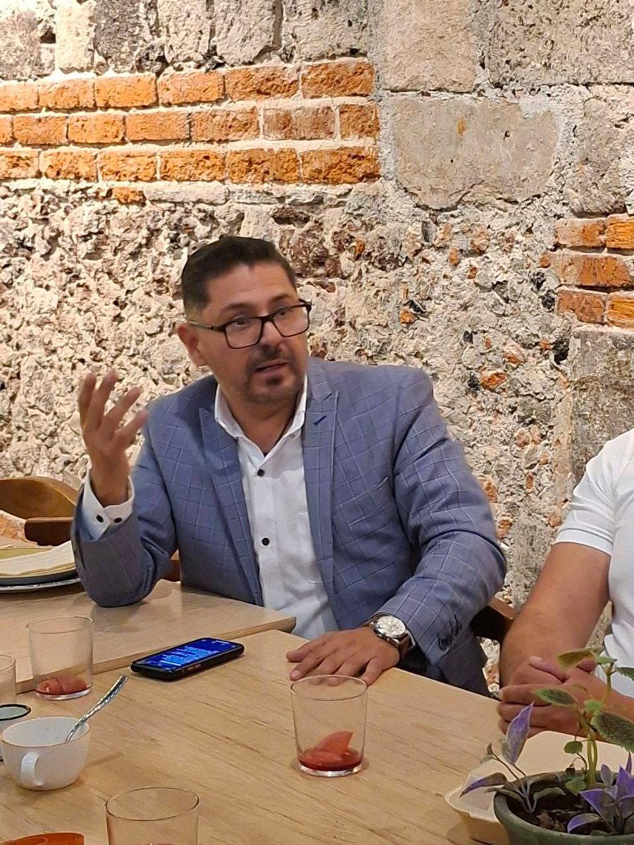 carlos estrella tweet media