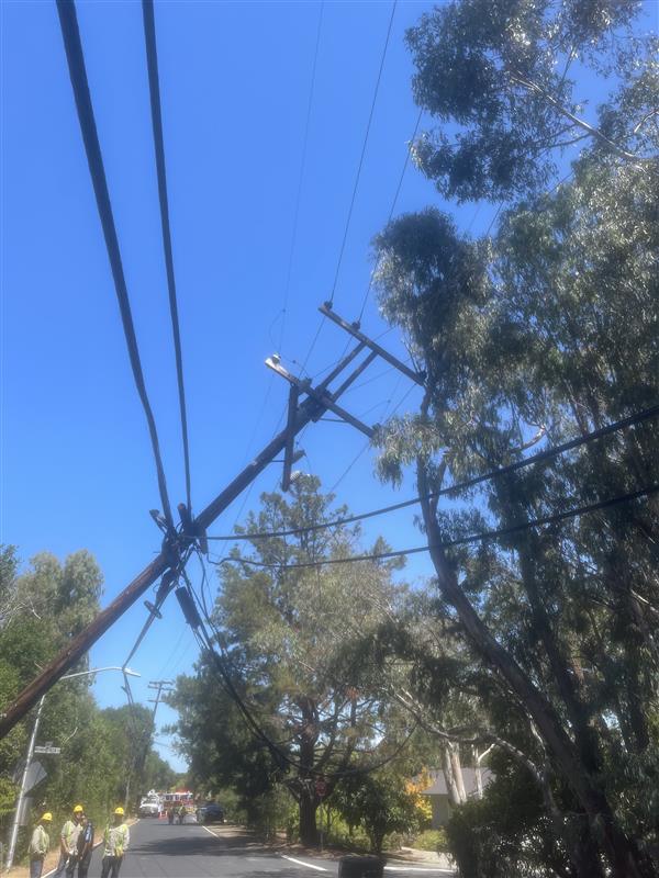 Power is out for ~60 customers in Green Acres area due to vehicular collision with a utility pole. This is a shared pole with PG&amp;E, requiring coordination to safely deenergize, repair the pole &amp; restore service. The estimated time of restoration is ~10pm. PaloAlto.gov/outagemap