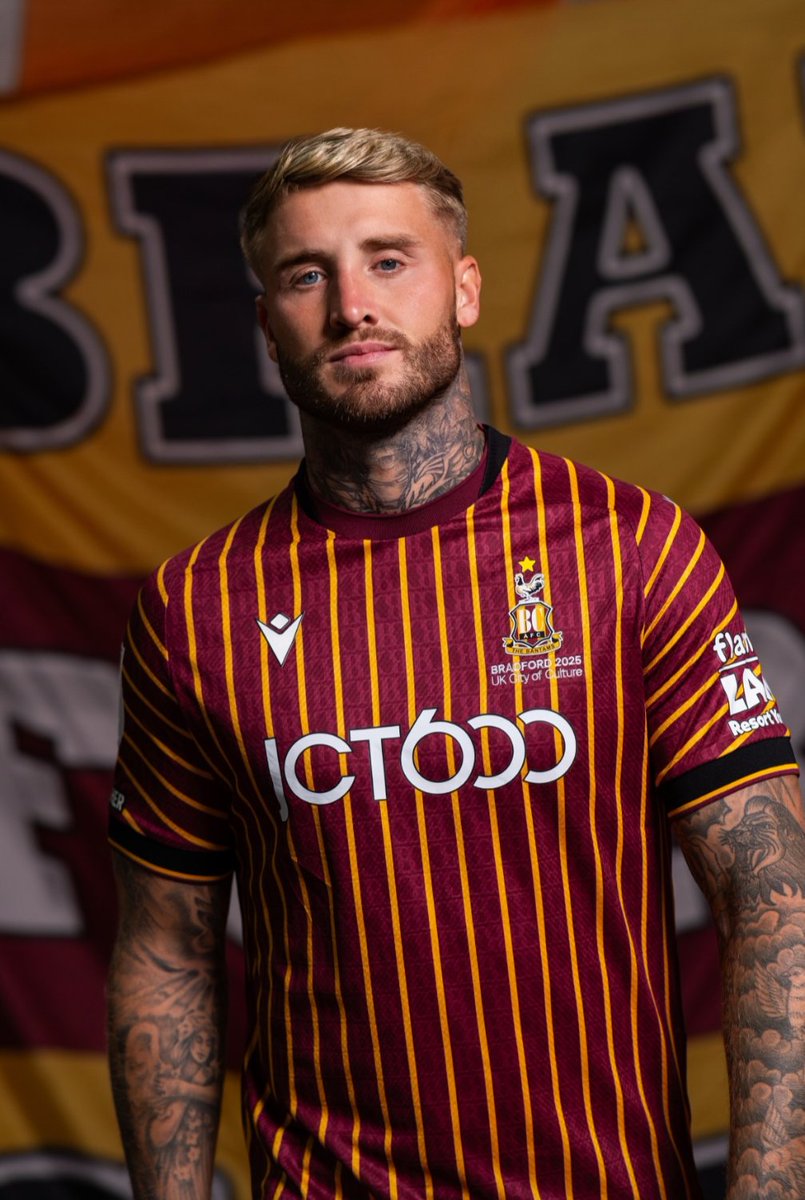 Thecityvent's tweet image. Can't make my mind up wether the kit is sexy as fuck or wether Humphrys would just look good in anything? #bcafc