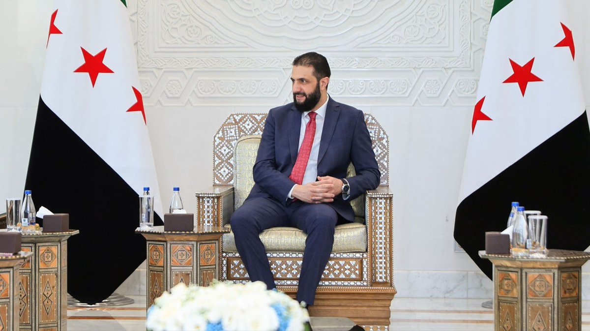 SyPresidency's tweet image. استقبل السيد أحمد الشرع، رئيس الجمهورية العربية السورية، وفدًا من اتحاد الغرف والبورصات السلعية في تركيا (TOBB)، برئاسة السيد رفعت حصارجيكلي أوغلو، رئيس اتحاد الغرف والبورصات التركية ورئيس الاتحاد العالمي للغرف (WCF)، وذلك في قصر الشعب بالعاصمة دمشق…