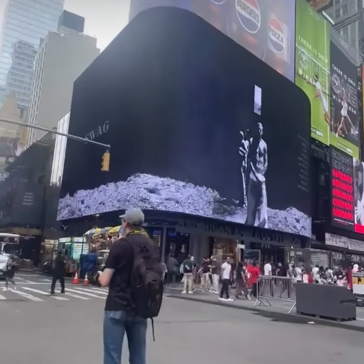 rapoutcontext's tweet image. CONFIRMADO!

Justin Bieber acaba de postar em seu Instagram a tracklist de seu novo álbum "SWAG", que conta com 20 faixas e será lançado 1h da manhã!