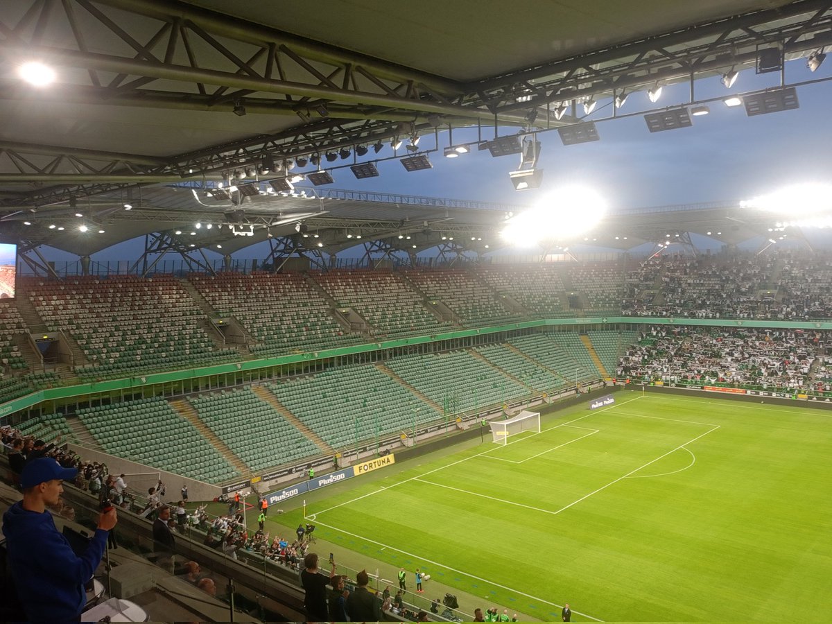 Zwykle największe zasięgi na Twitterze zdobywam wtedy, kiedy wstawiam zdjęcia opraw Żylety.

Ta ciekawa. Polub, udostępnij - doceń 🙌
#LEGAKT #Legia #Aktobe