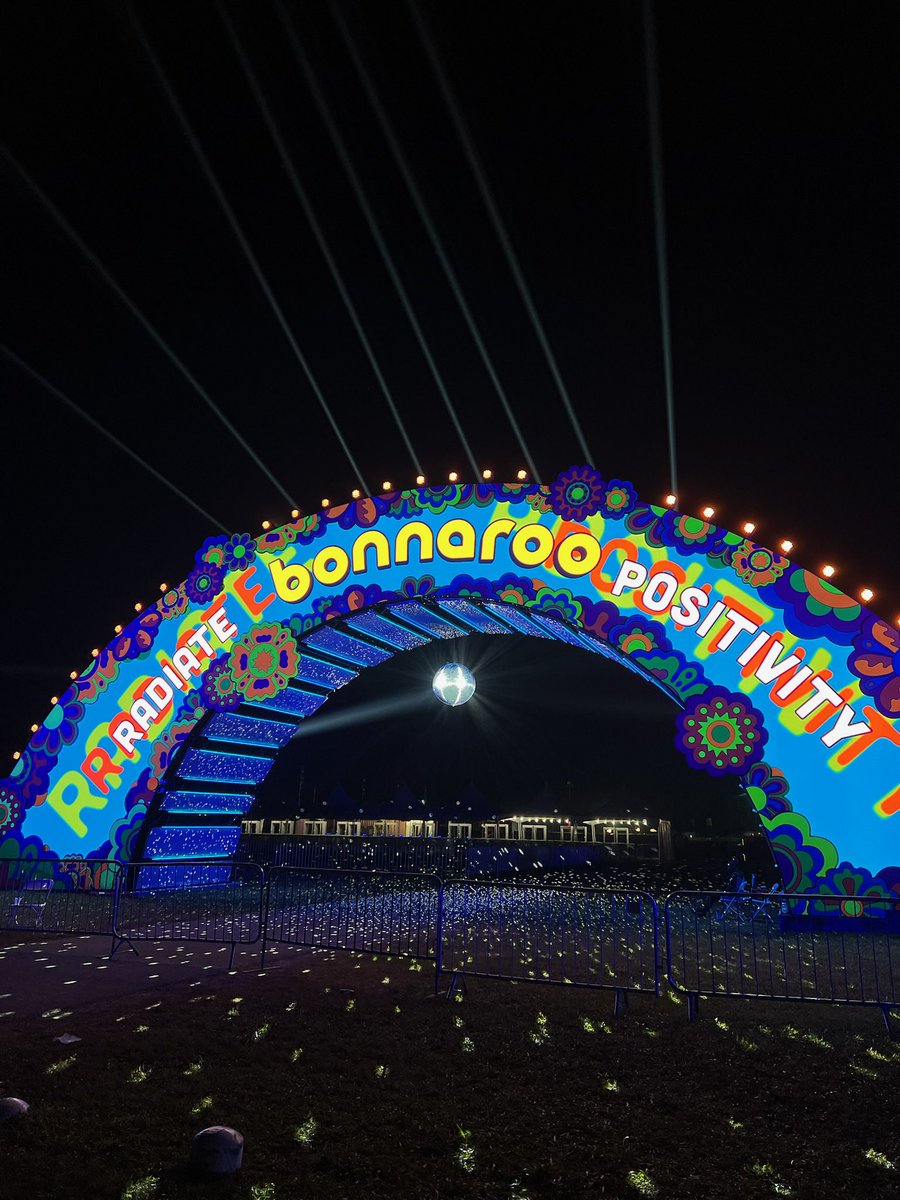 ray lowe 🦋 tweet media