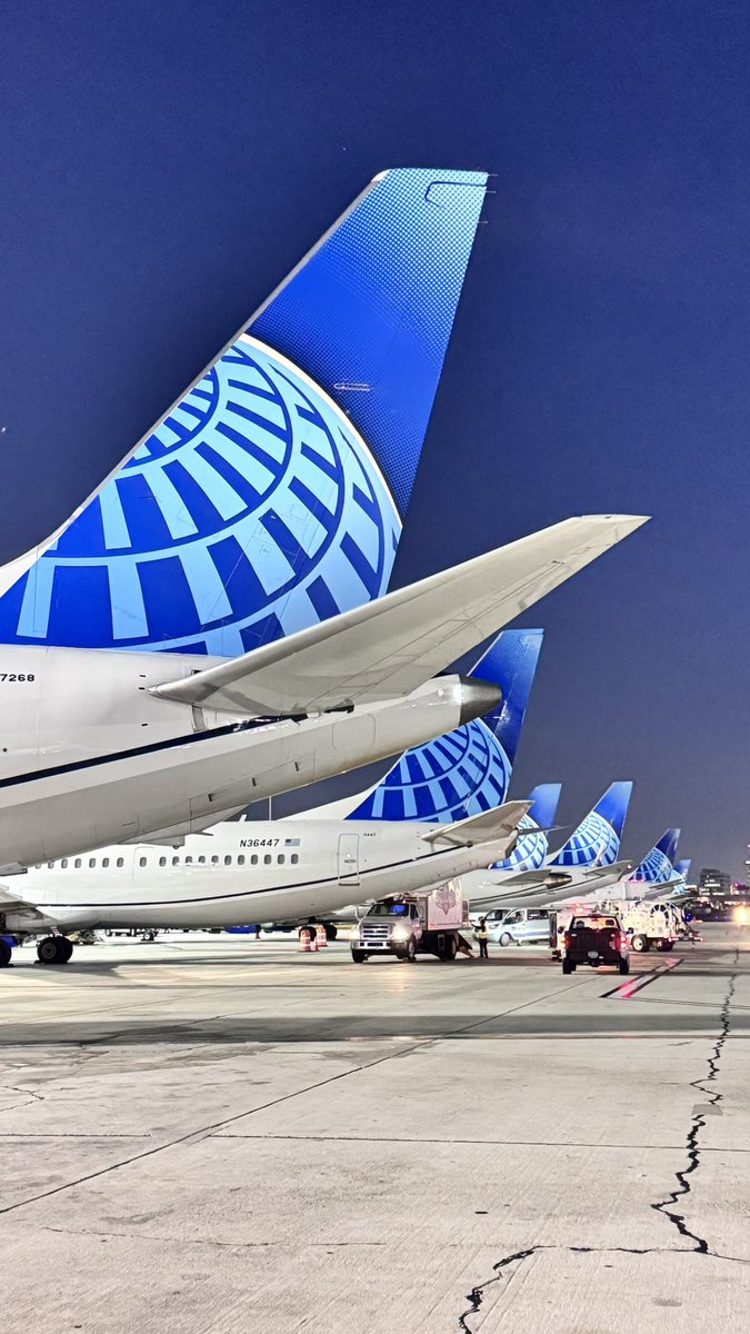 Good morning LAX 😊⭐️<a href="/weareunited/">We Are United</a>  <a href="/united/">United Airlines</a> <a href="/AOSafetyUAL/">AO Safety UAL</a>