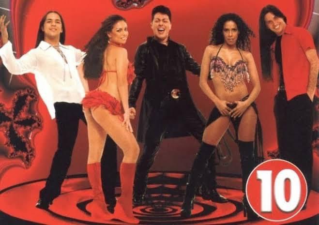 odaradeverdade's tweet photo. E o calcinha preta que parecia uma banda de vampiros? https://t.co/IqE91MR7QB