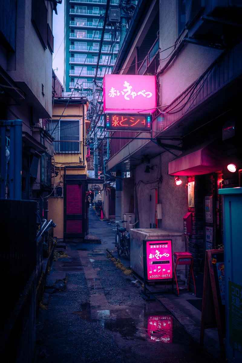 Lightroom's tweet image. Neon drizzle. Quiet chaos. Tokyo, as felt by @tokyoluv 🚦 #MadeLightRoom