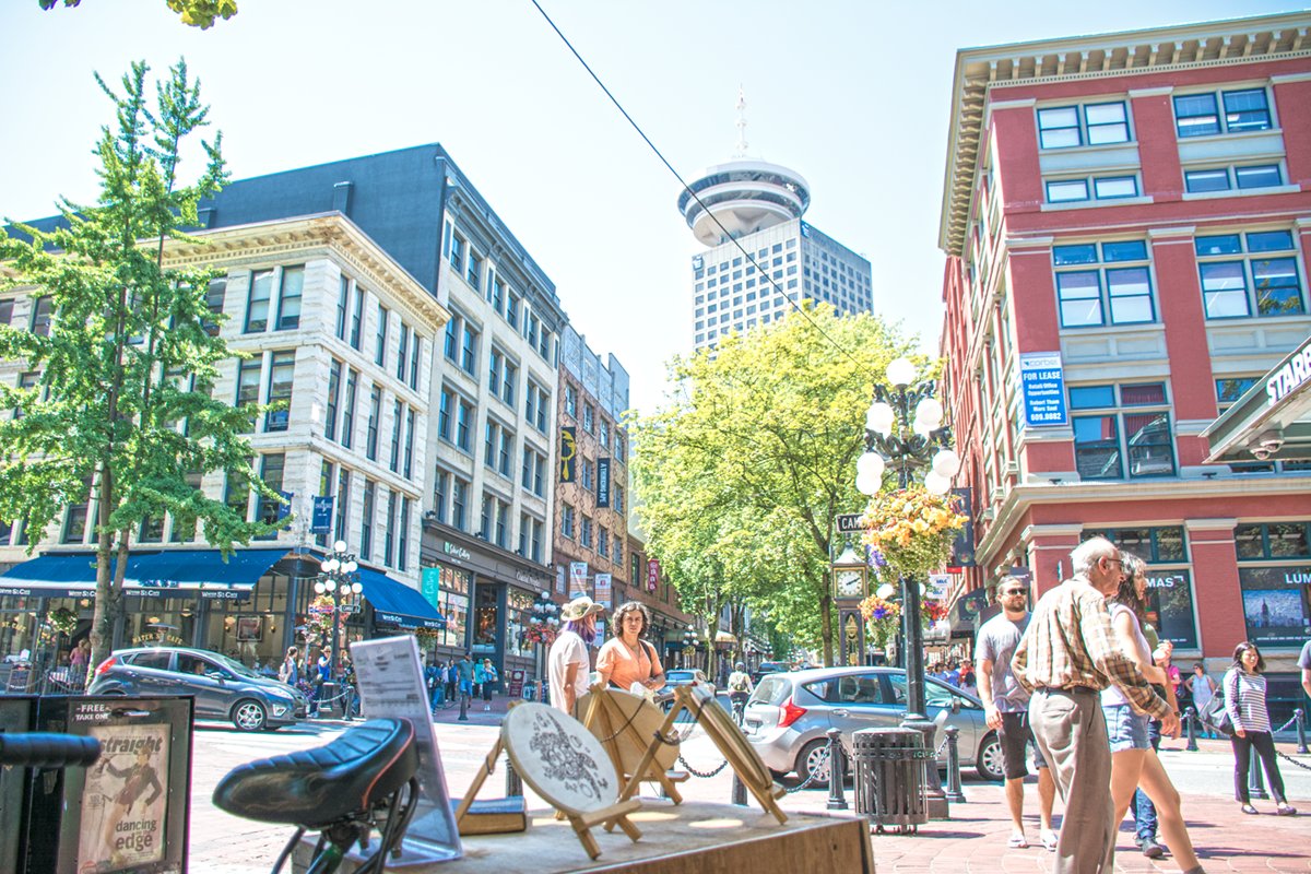 SFUVan's tweet image. Summer’s heating up! 🌞 Here are some tips to stay cool this season:
💧 Drink plenty of water
🛑 Limit physically demanding activities
👕 Wear lightweight, loose clothing
⏸️ Take rest breaks when needed
Beat the heat: ow.ly/bMzp50Wiys0