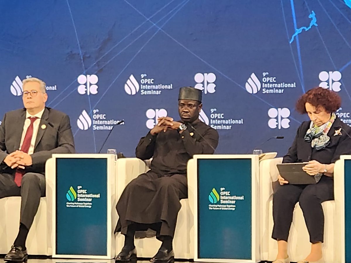 Mepmsenegal's tweet image. Le Ministre de l’Énergie, du Pétrole et des Mines, M. @BirameSouleye, a participé au 9e Séminaire international de l’OPEP à Vienne, sur invitation du Secrétaire général. Il a mis l’accent sur les choix stratégiques du pays.
#gespetrogaz #opep #MEPM #Energie #Gaz #Petrole