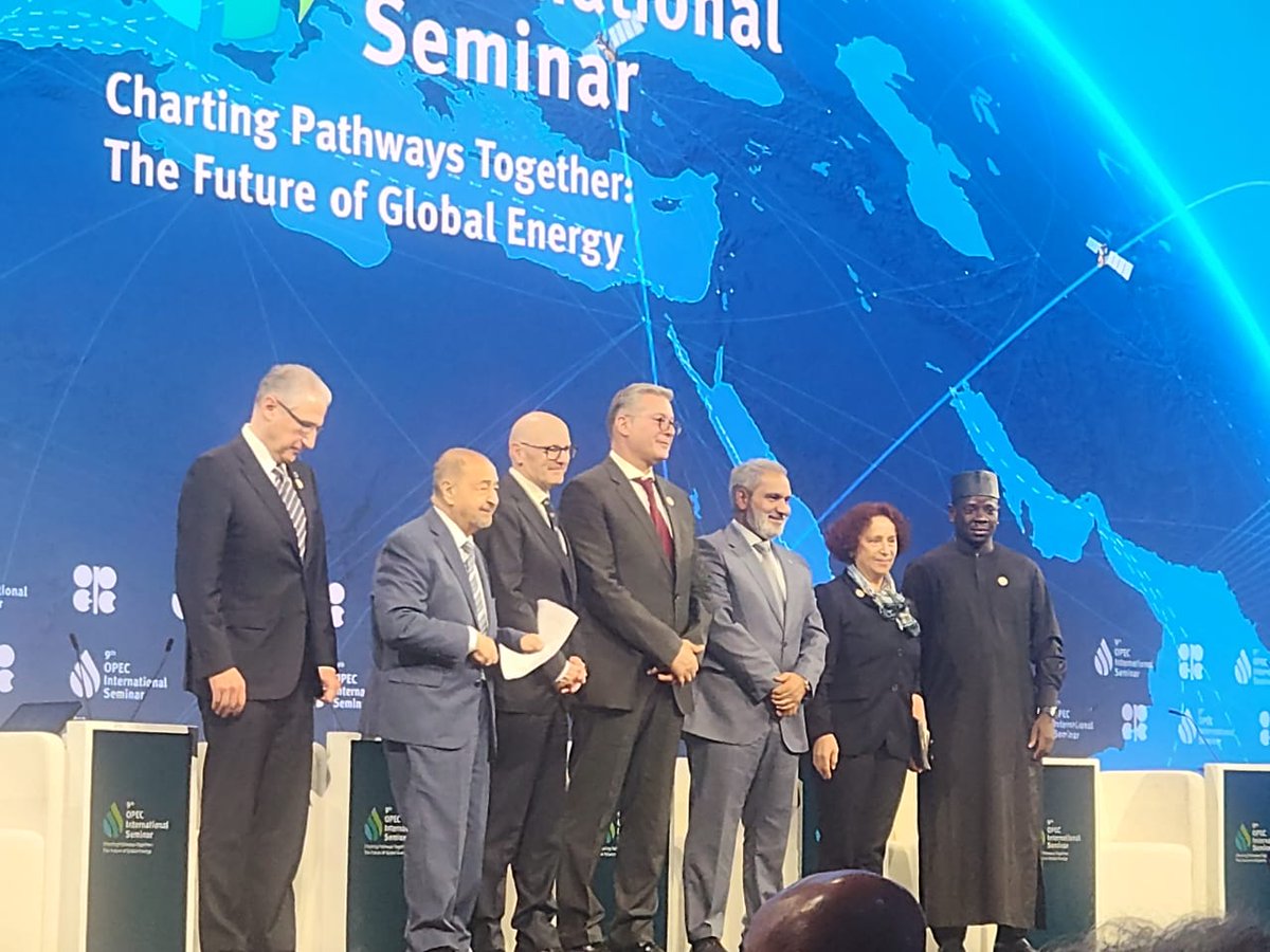 Mepmsenegal's tweet image. Le Ministre de l’Énergie, du Pétrole et des Mines, M. @BirameSouleye, a participé au 9e Séminaire international de l’OPEP à Vienne, sur invitation du Secrétaire général. Il a mis l’accent sur les choix stratégiques du pays.
#gespetrogaz #opep #MEPM #Energie #Gaz #Petrole