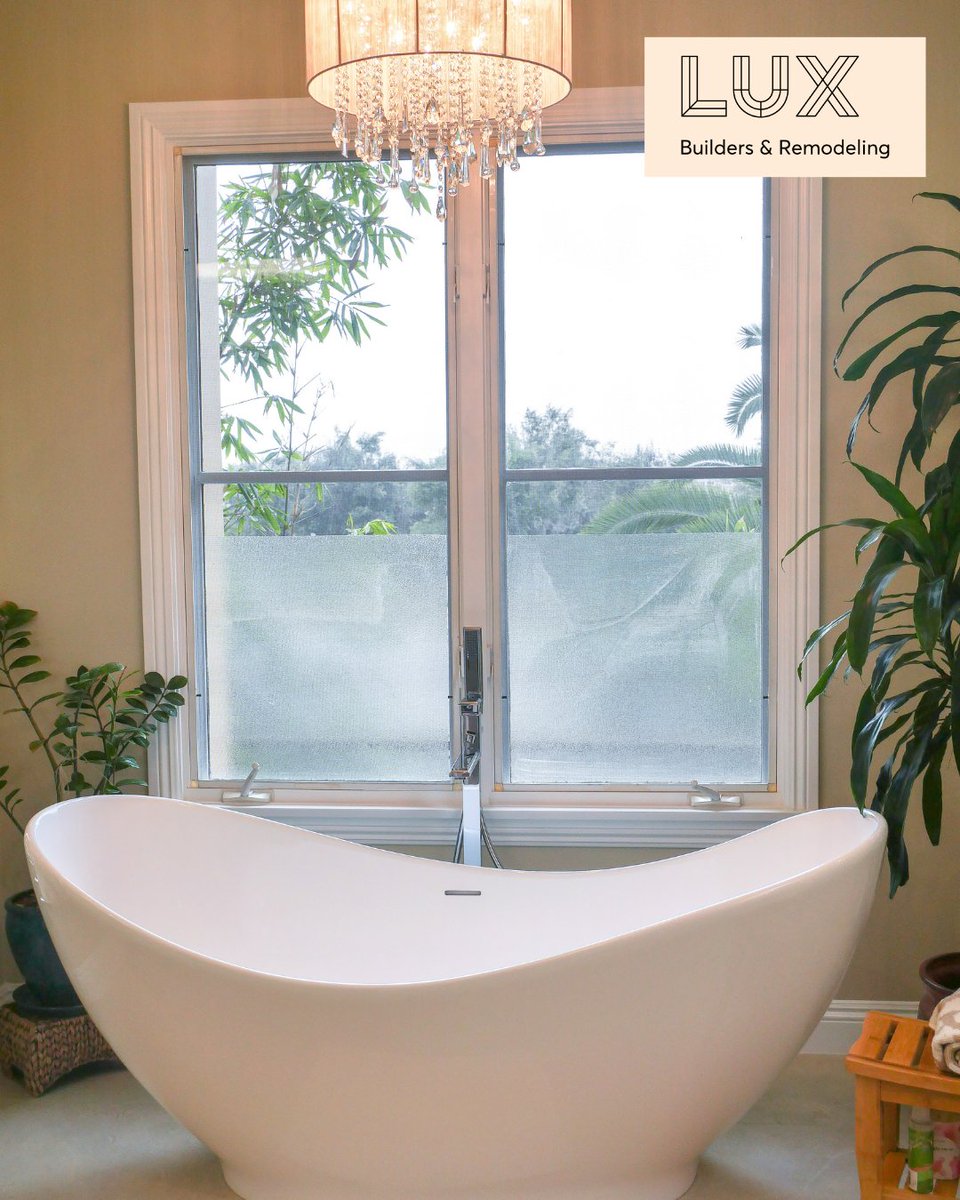 LuxBuilders's tweet photo. Luxury is in the little things like a sculptural tub, soft natural light, and a chandelier to top it all off.
This serene setup is made for soaking and staying awhile.

#luxbuilders #bathroomremodel #freestandingtub #bathroomgoals #luxurybathroom #remodelinginspo #interiordetails https://t.co/Xd7HDwEOwZ
