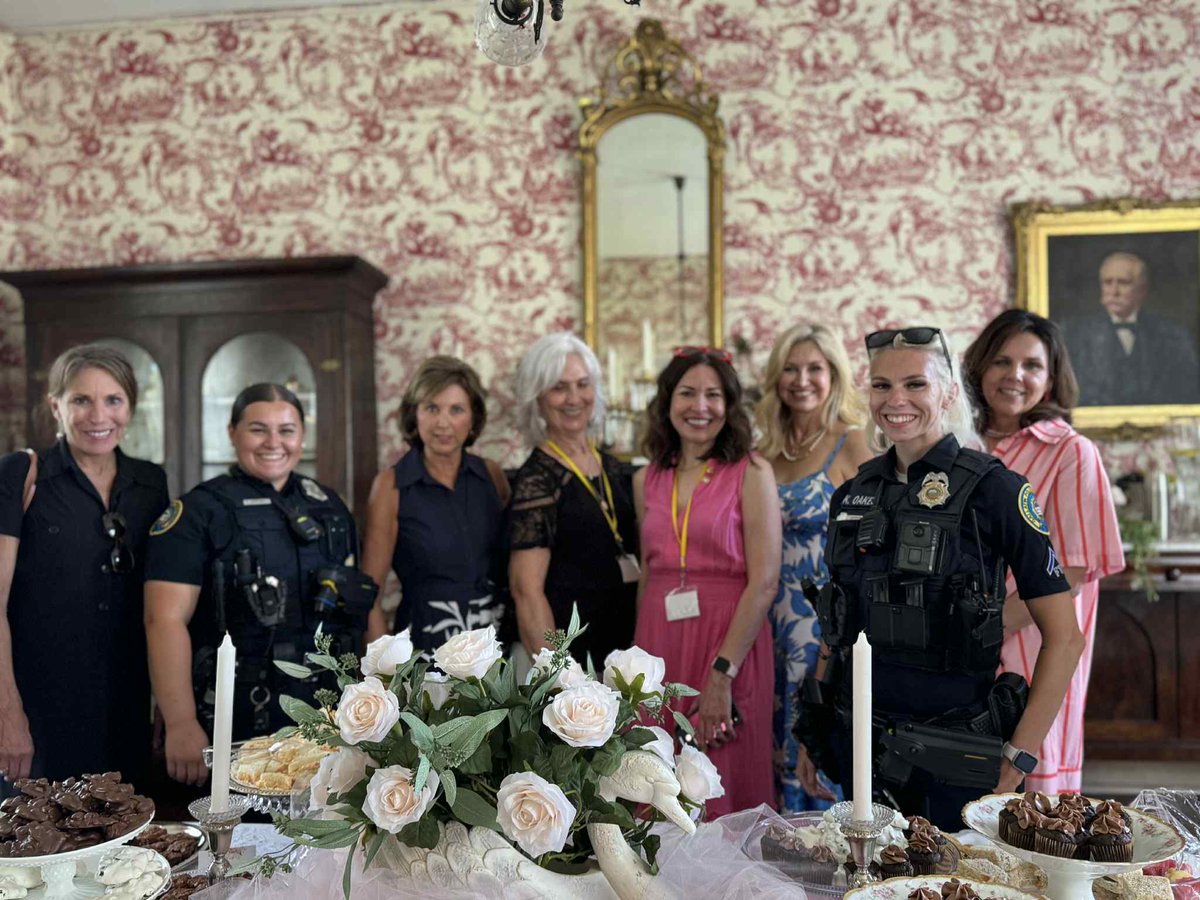 FTO Oakes and Officer Burchett enjoyed spending time at the Pilot Clubs 1st anniversary last week.  💙