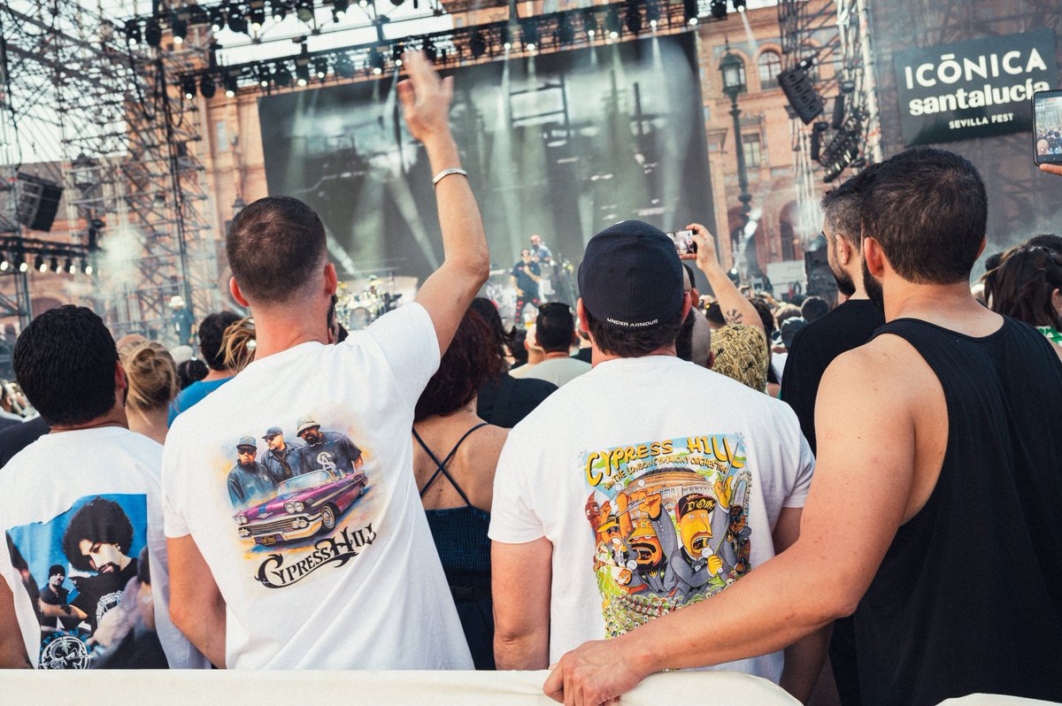 Todos los iconiquers con las manos arriba 🙌🤟
#IcónicaSantalucíaSevillaFest2025
📷 <a href="/NiccoloGuasti/">Niccolo</a>