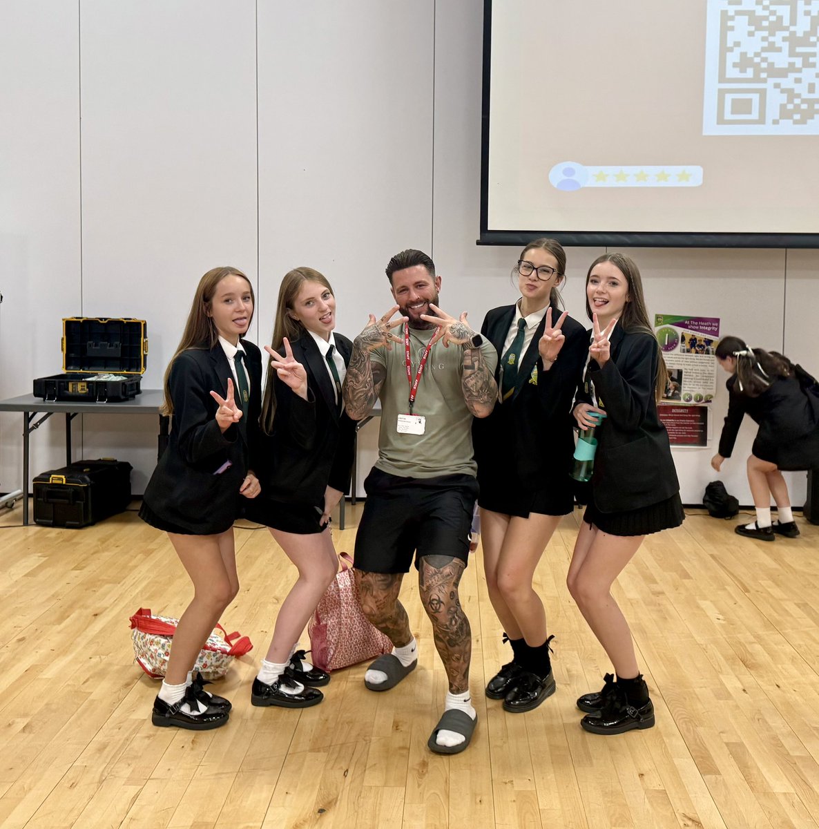 Another day mixing Romeo and Juliet ￼with The JJeffect taking young people though a whole new way of understanding the dangers of knife crime and violence in our communities 🙌🏆💚
